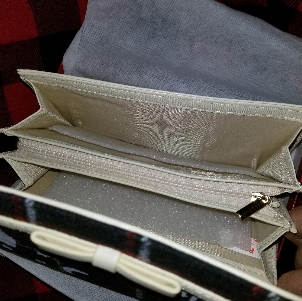 Hello Kitty Wallet - Picture 4 of 8